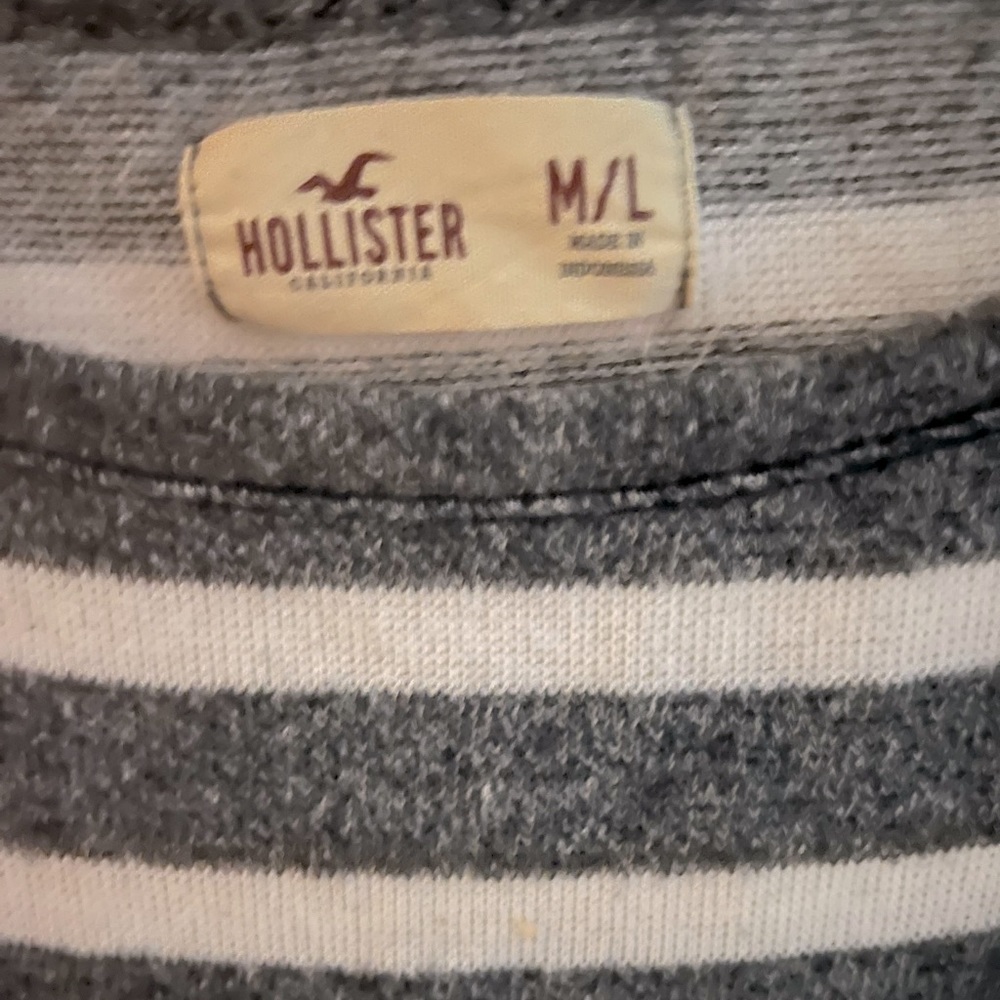 Hollister gray and white striped off the shoulder crop top - Picture 2 of 4